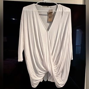 Michael Stars NWT OS White 3/4 sleeve tee longer in back